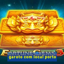 garoto com local porto